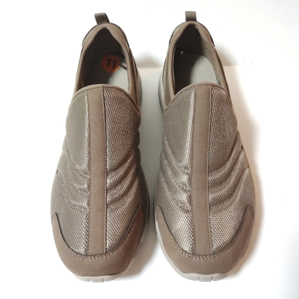 Easy Spirit Women's Brigg2 Slip-On Comfort Walking Sneakers Beige Size 11